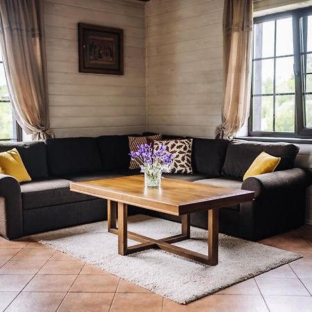 5 Stories Guest House Inkartai Bagian luar foto