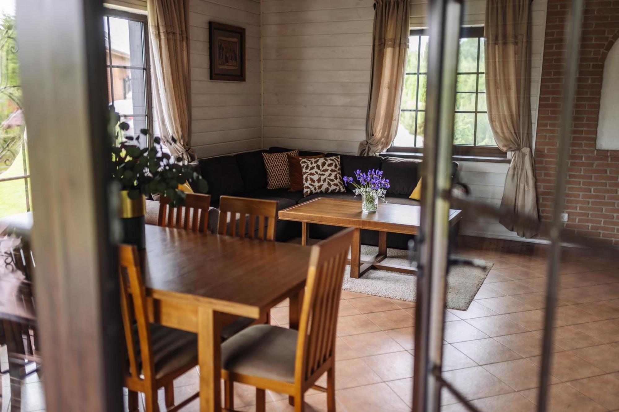 5 Stories Guest House Inkartai Bagian luar foto