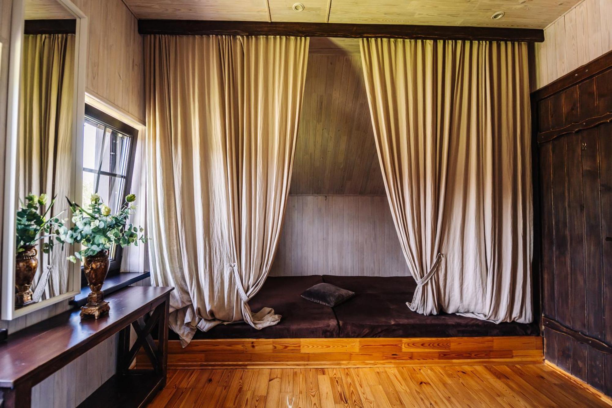 5 Stories Guest House Inkartai Bagian luar foto