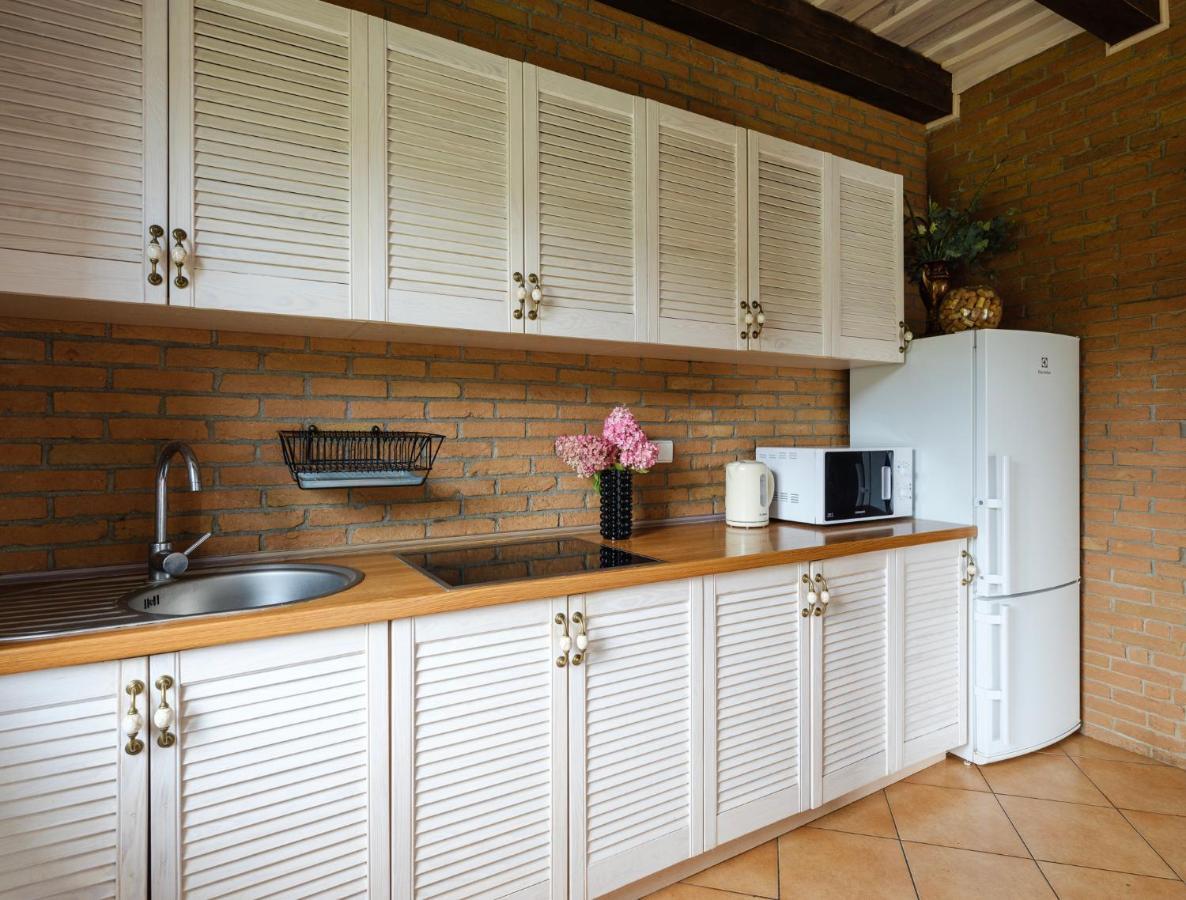 5 Stories Guest House Inkartai Bagian luar foto